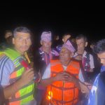 राप्ती नदीमा बाढीले टापुमा फसेका तीन जनाको संयुक्त उद्धार
